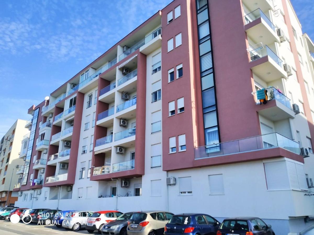 Aga Apartman Подгорица Екстериор снимка