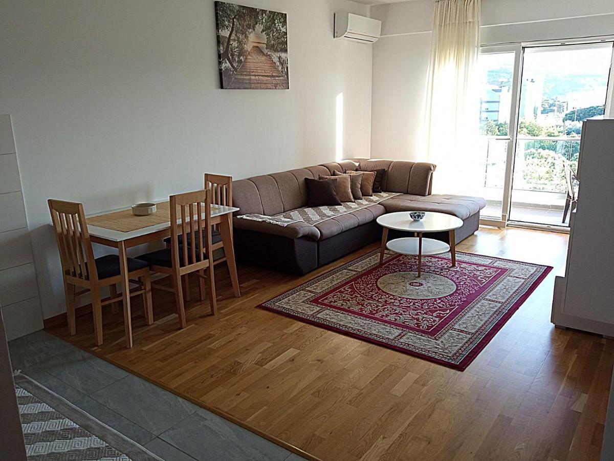 Aga Apartman Подгорица Екстериор снимка
